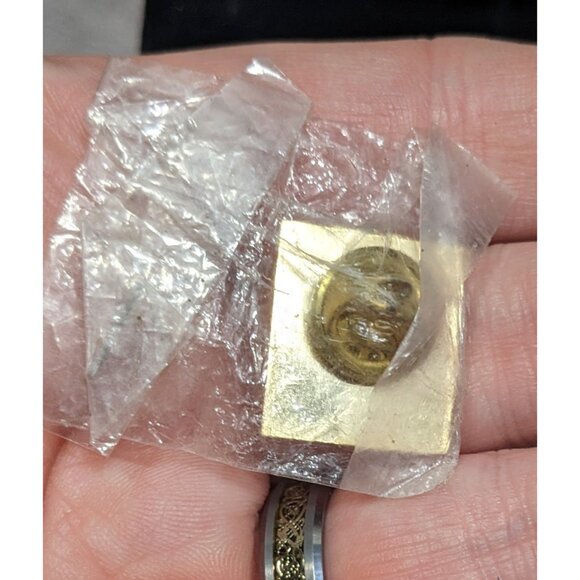 Blue And Gold Tone Realtor Lapel Pin New In Package - Picture 3 of 3